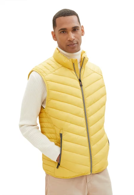 Капитониран елек с джобове встрани