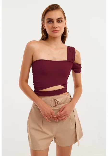 Къс топ с връзки на подгъва