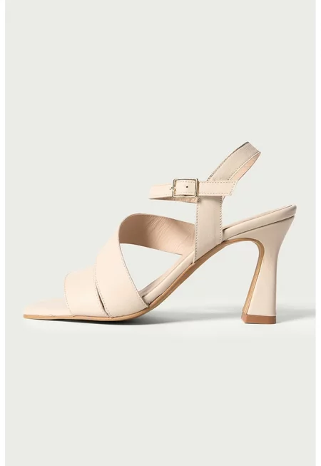 Кожени сандали Gloria с ток - Бежов