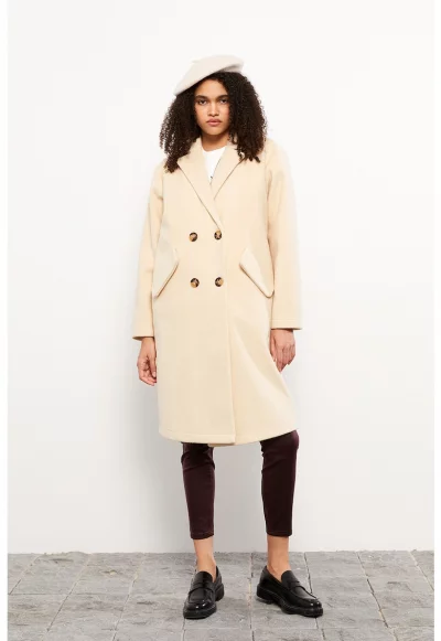 Олекотено палто с двуредно закопчаване