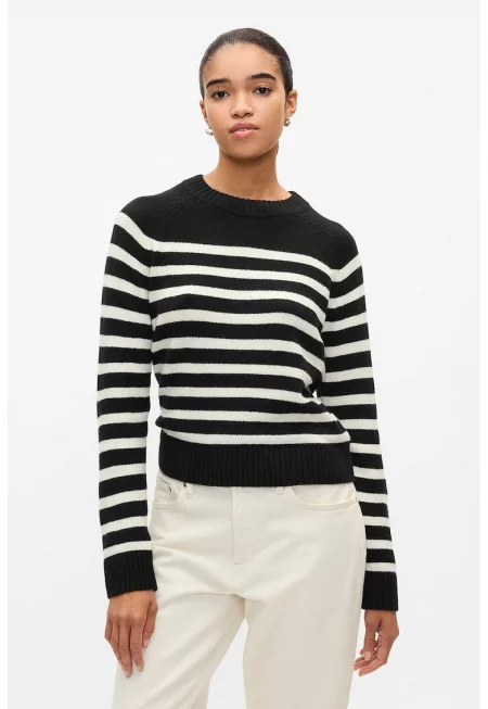 Пуловер с овално деколте