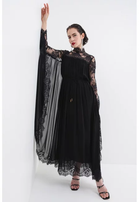 Рокля Batwing с дантела