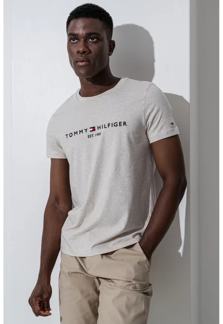 Слим тениска с овално деколте