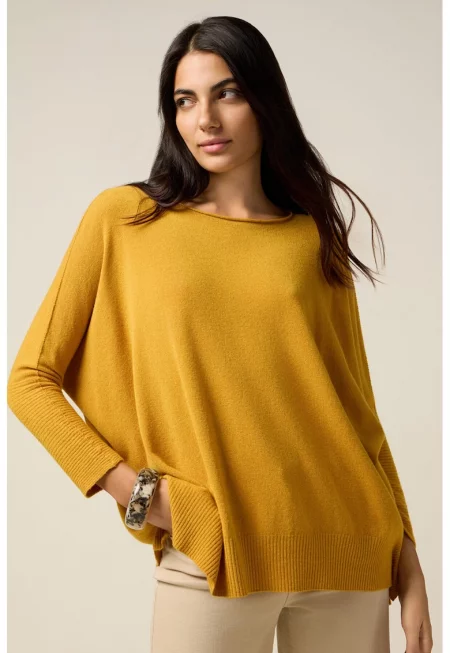 Уголемен пуловер с 3/4 ръкави