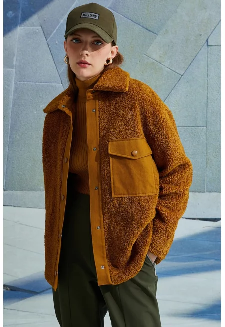 Уголемено яке от еко вълна с пришити джобове