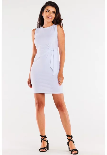 Къса памучна рокля с декоративно странично закопчаване.