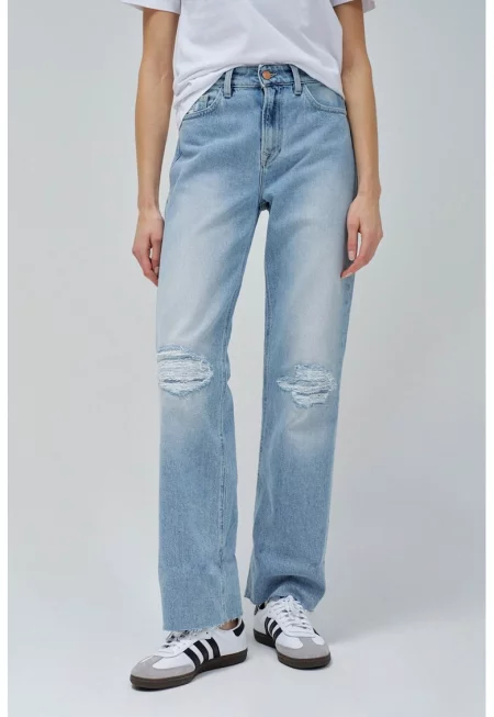 Прави дънки с протрити зони - Светлосин