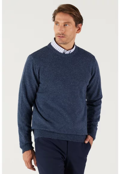 Пуловер с овално деколте