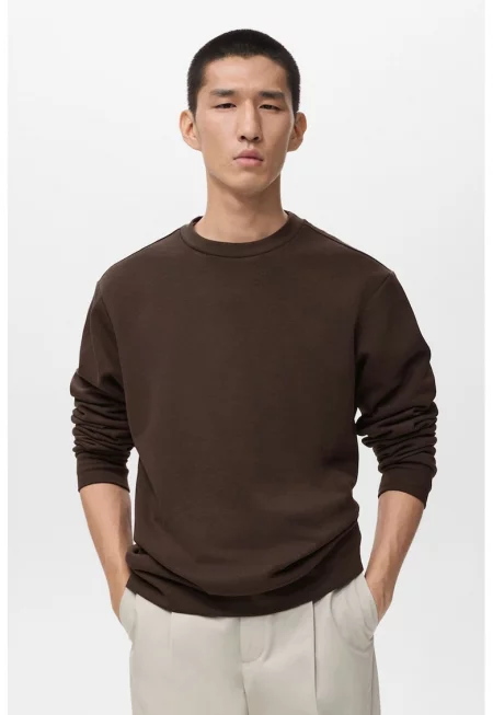 Пуловер с овално деколте