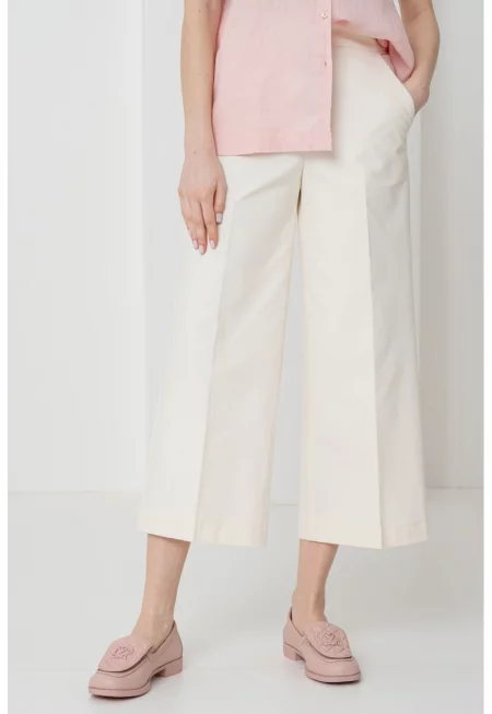 Скъсен панталон с джобове - Крем