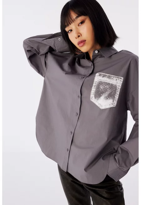 Уголемена риза с контрасти на гърдите - Бял/Бледа лила