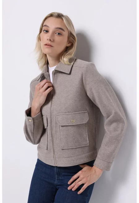 Яке с джобове с капаче