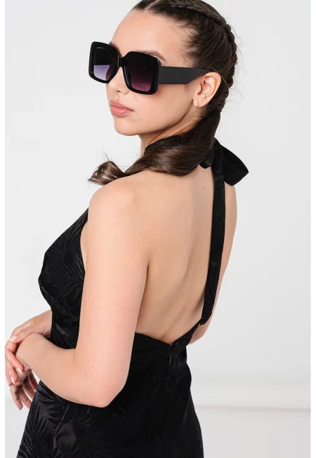 Десенирана рокля с презрамка на врата - Черен