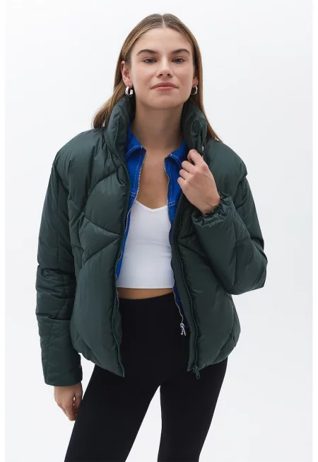 Капитонирано зимно яке с висока яка