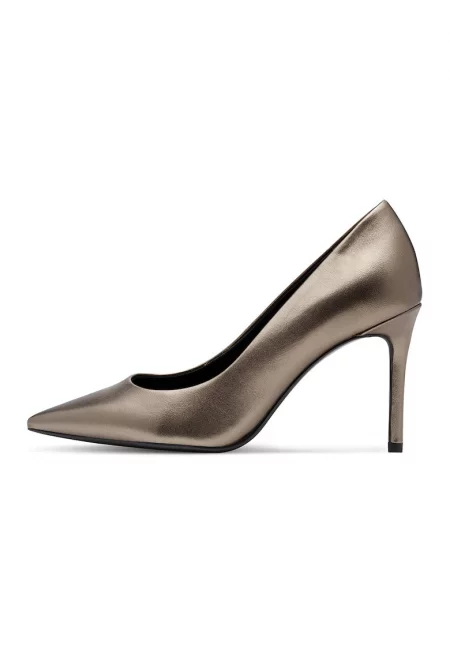 Кожени обувки с остър връх