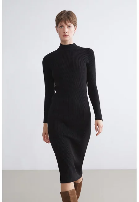 Плетена рокля с поло