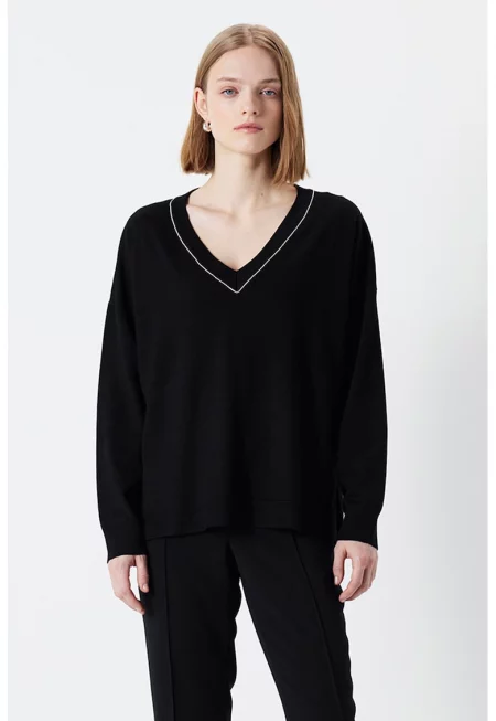 Пуловер с шпиц и паднали ръкави