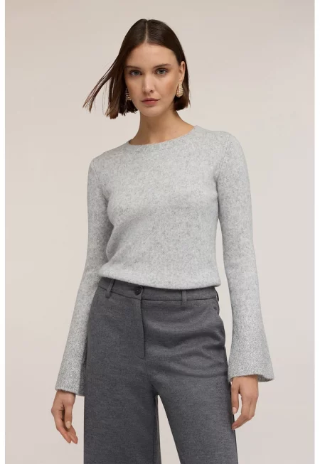 Пуловер с вълна с разкроени ръкави