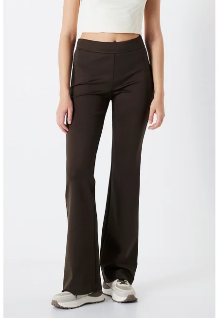 Разкроен панталон с изчистен десен