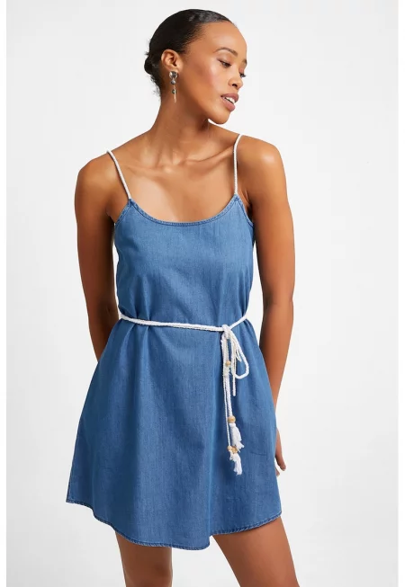 Рокля от шамбре с връзка на талията