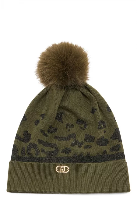 Шапка с бляскави детайли