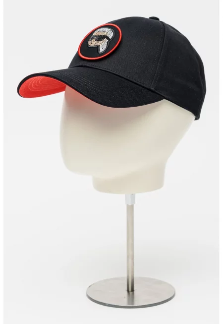 Шапка с декоративни камъни