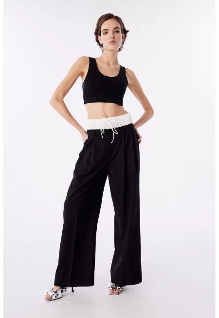 Широк панталон с ръб - Черен