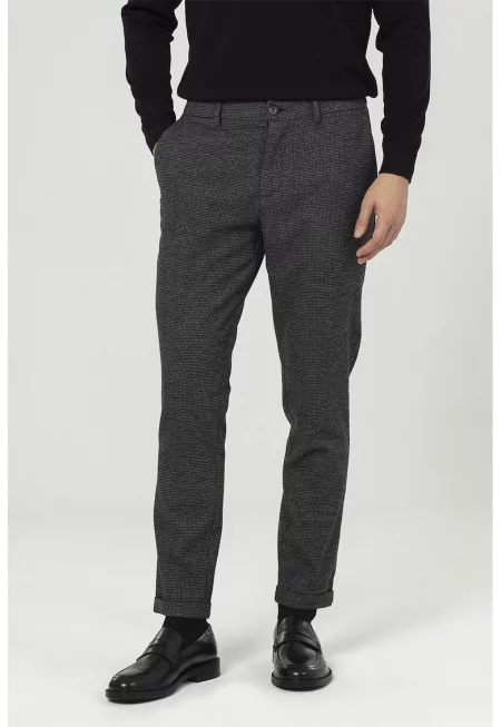 Скосен панталон чино