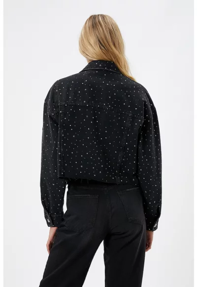 Яке от деним с метални нитове