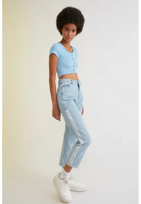 Дънки тип Mom с джобове встрани