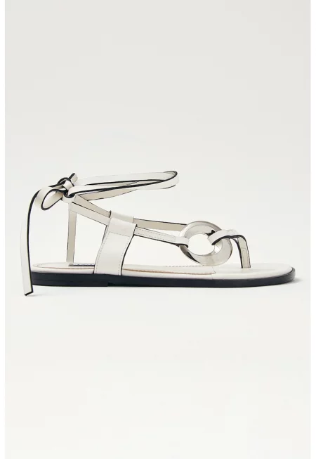 Кожени равни сандали с метален детайл - Бял