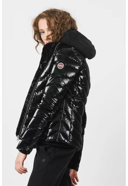 Лачено зимно яке с пухена вата и асиметрично закопчаване