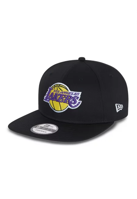 Памучна шапка с капса и бродирано лого