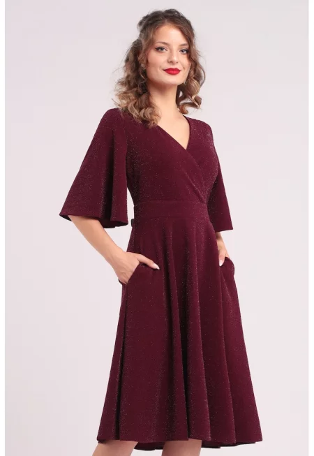 Разкроена рокля с разкроени ръкави