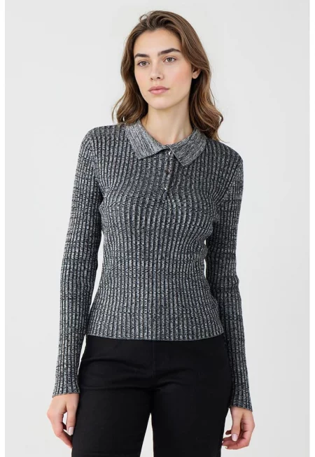 Слим пуловер с яка