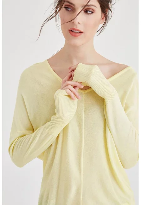 Свободен шпиц пуловер