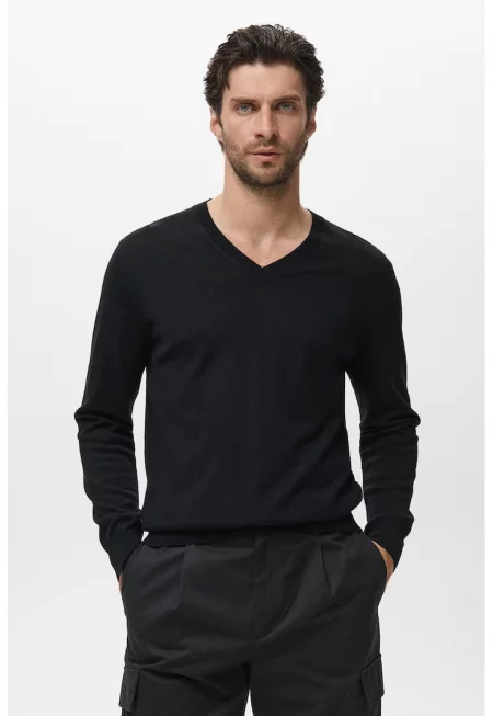 Вълнен пуловер с шпиц