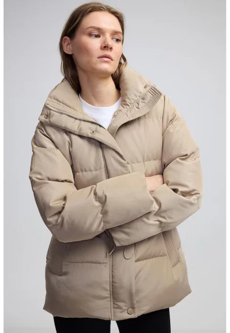 Зимно капитонирано яке с регулираща се талия