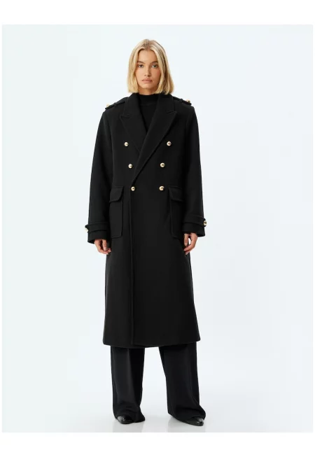 Дълго палто с цепка на гърба