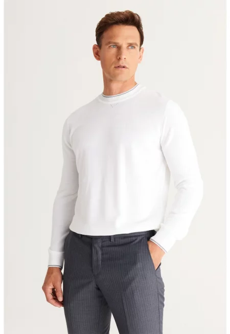 Фино плетен пуловер