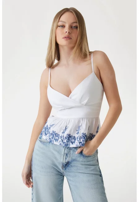 Памучен топ с шпиц - Бял