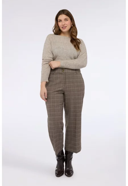 Пуловер с декоративни камъни