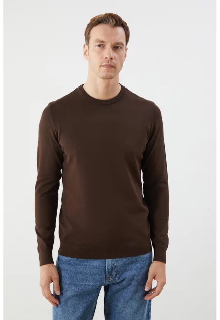 Пуловер с овално деколте