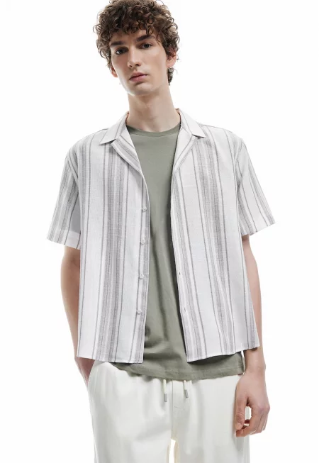 Раирана риза с къси ръкави