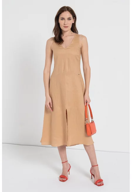 Разкроена рокля с шпиц - Бежов