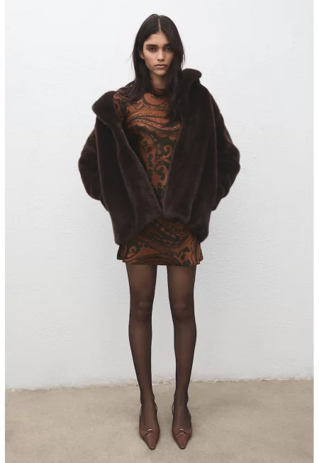 Рокля с принт и дълги ръкави