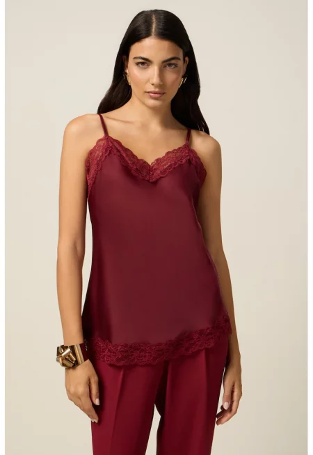 Сатиниран топ с дантела