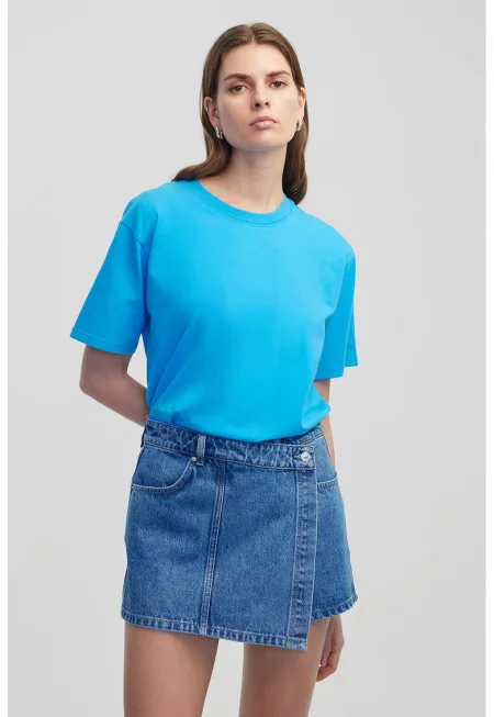 Тениска с овално деколте