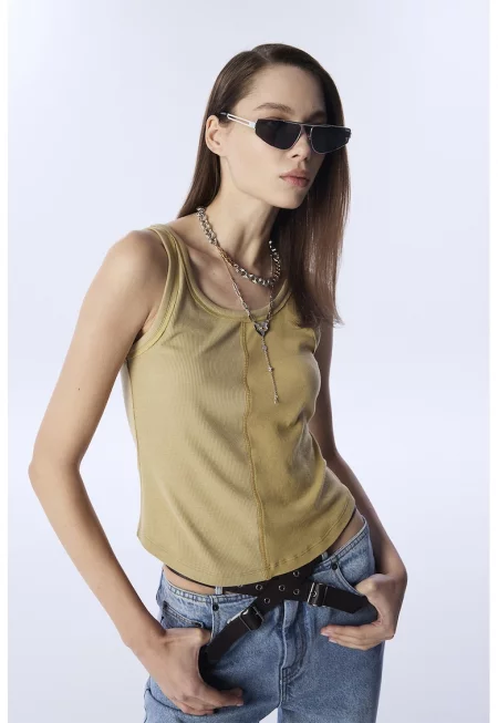 Топ с овално деколте и рипсени краища
