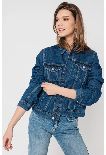 Яке от деним с джобове на гърдите